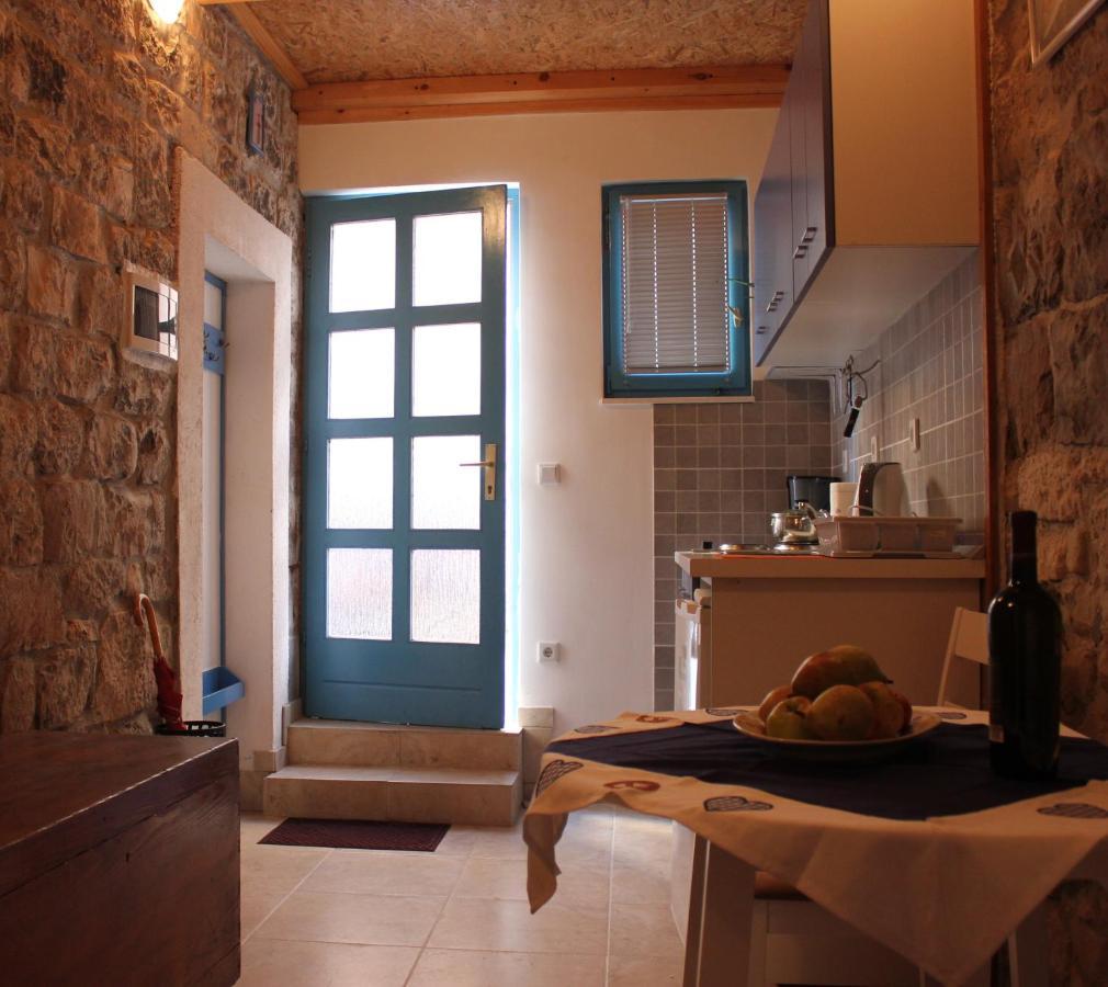 Lira - Studio Apartment Trogir Eksteriør billede