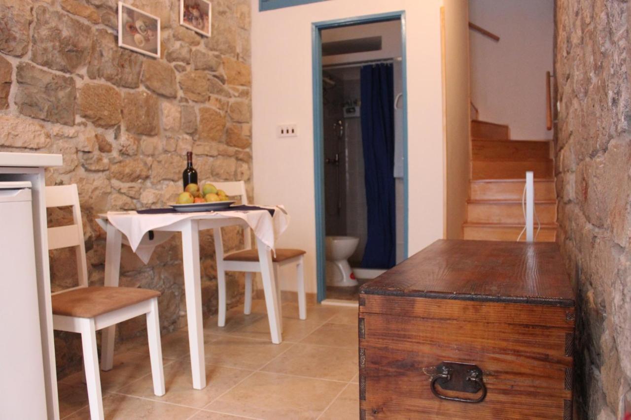 Lira - Studio Apartment Trogir Eksteriør billede